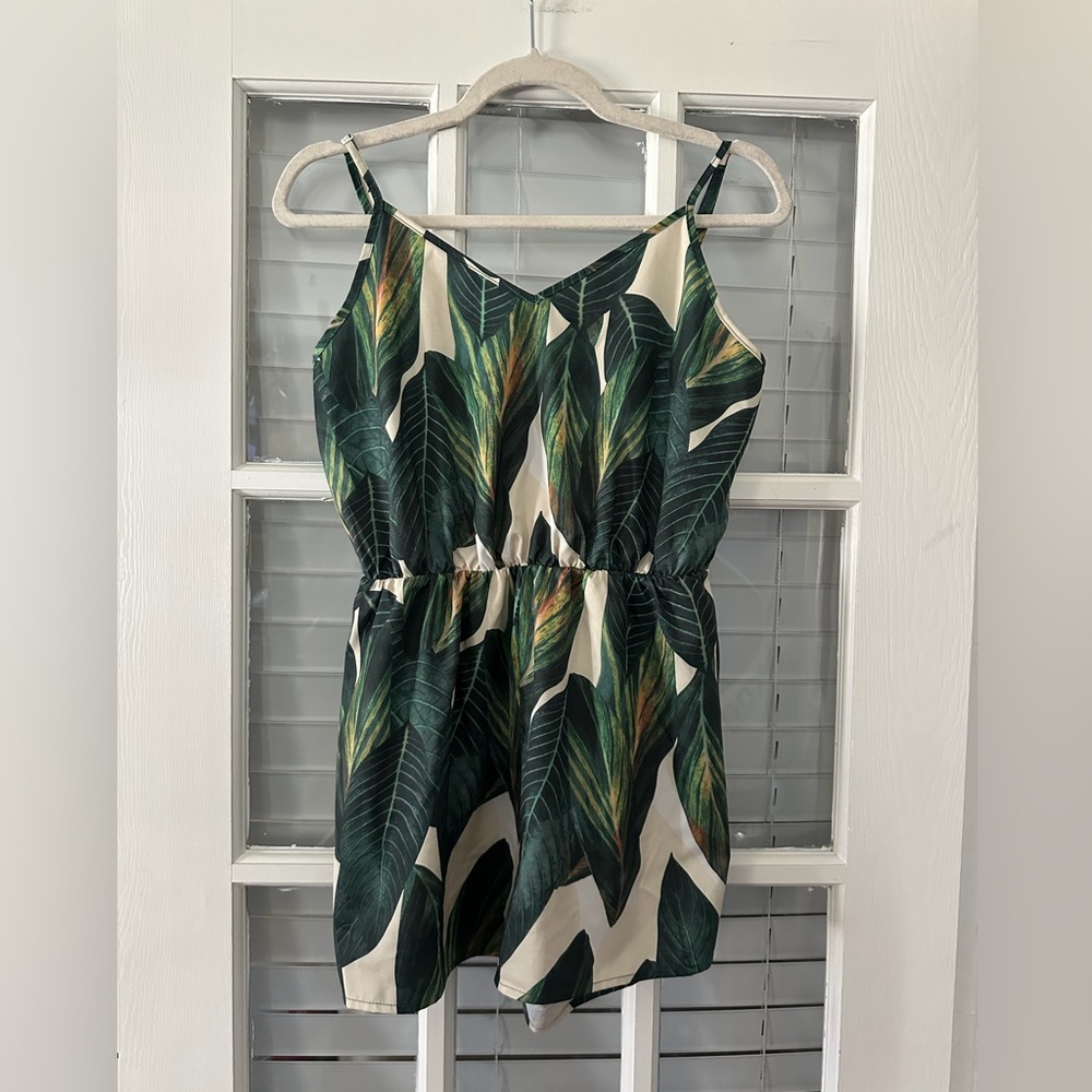 SHEIN Women’s L Green & Cream Tropical Print Sleeveless Romper | SKU 0740